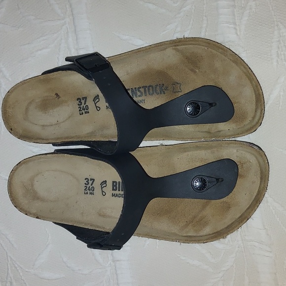 Birkinstock Gizeh Sandals - Picture 2 of 8